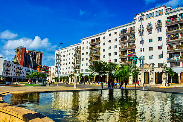 El Silencio is located in the very center of the city of Caracas, surrounded by government offices and ministries.