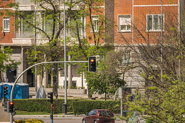 Minimal traffic at dawn on a weekday, when the first vehicles begin their journey along the main artery.