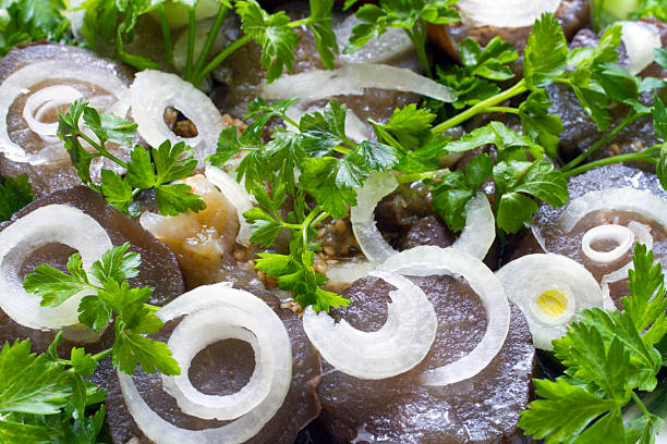 Yunnan snacks are mainly vegetarian snacks with mild flavors and a variety of styles. They are often sold in food stalls in fresh markets on special days.