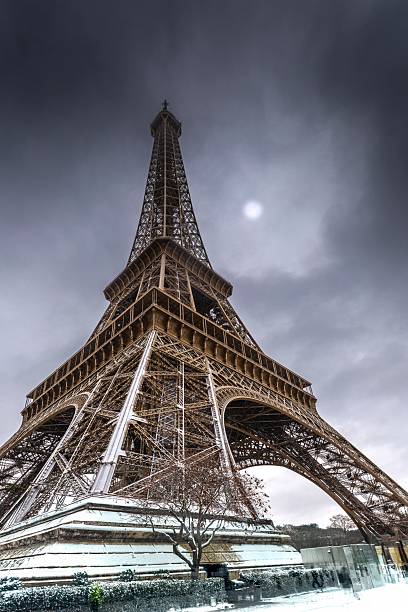 Eiffel Tower from Place de la Concorde and Tuileries gates at dawn – Paris, France