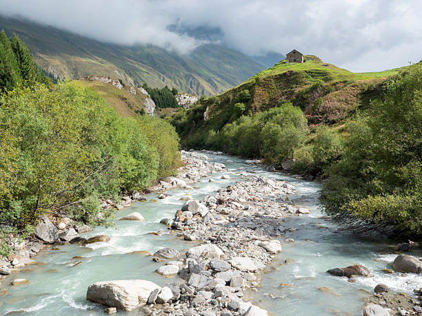Doordat de rivier de Furka Reuss stroomt door een smalle kloof In het kanton Uri tussen Realp en Tiefenbach.