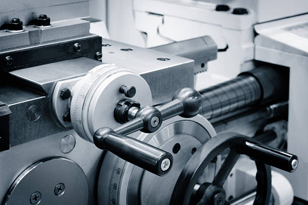 Metalworking lathe with handle and dial vnite. The dial is marked with numbers, and the handle is black.