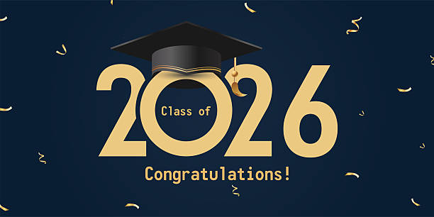 ilustraciones, imágenes clip art, dibujos animados e iconos de stock de pancarta de celebración de graduación de la promoción de 2026 con gorra de cartón sobre fondo azul marino. enhorabuena, promoción de 2026. - graduación
