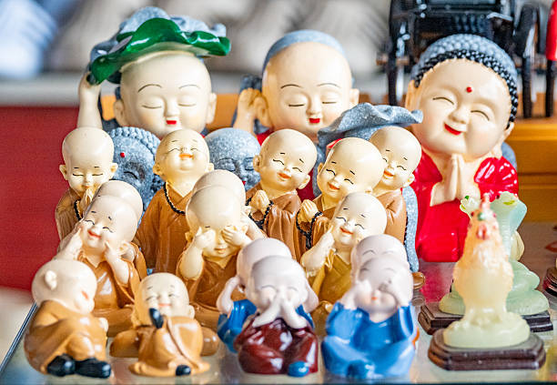 Shallow depth of field (selective focus) details with Romanian communist era ceramic trinkets (bibelouri)