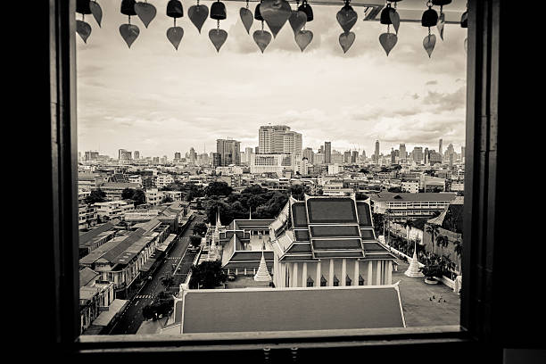 Construction began during the reign of King Rama III, modeled after the old capital, but due to land subsidence, it was changed to a simulated mountain. It was finally completed as a golden pagoda during the reign of King Rama V. Today, it houses the Buddha's relics and serves as an important sacred site, offering a panoramic view from the heart of Rattanakosin Island.