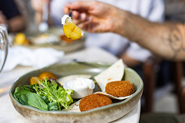 Indian cuisine: falafel with flatbreads and hummus.