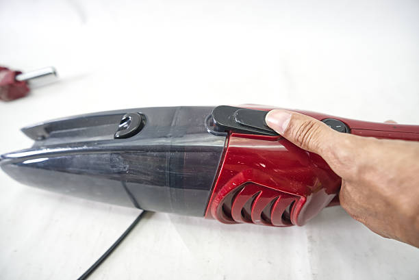 Household cleaning device for sucking dust from floors and objects