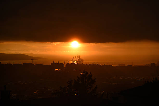 Veduta di Trieste dall'alto dopo una giornata di perturbazioni.