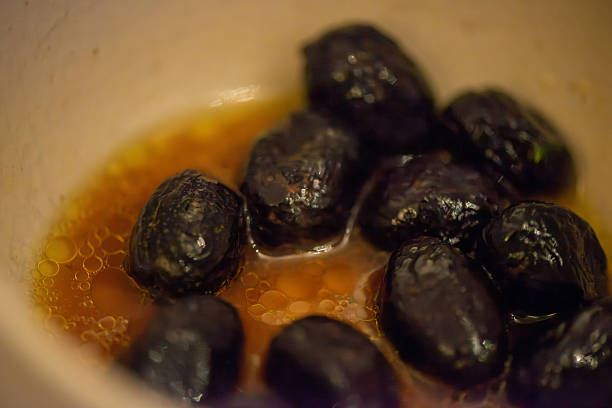 A modest serving of olives presented on a small dish, reflecting simplicity, tradition, and balance at the Ramadan iftar table.
