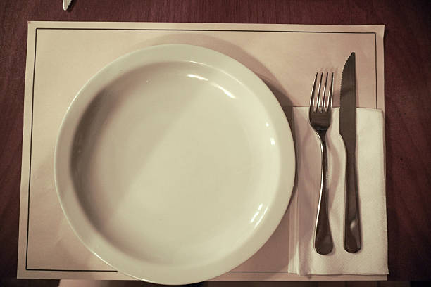 Refined atmosphere, warm and soft lighting, clean dish