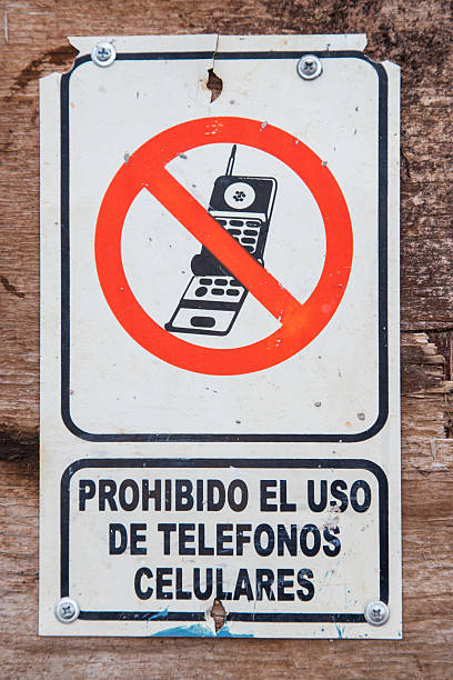 istock sign that in Spanish says 