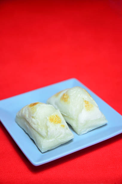 Place the roasted rice cakes on a plate
