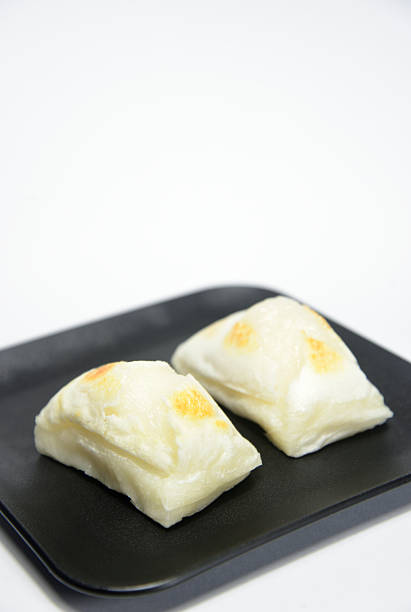 Place the roasted rice cakes on a plate