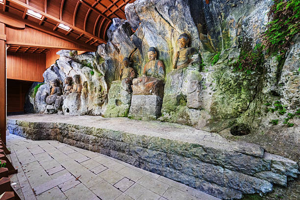 The Thousand Buddha Cliff Carving began from 1600 years ago, during the Northern Wei Dynasty and continued through the Western Wei, Northern Zhou, Sui, Tang, Five Dynasties, Song, Yuan, Ming, and Qing dynasties. With the longest history of carving in Sichuan, it is also the largest grotto complex in the province, earning the reputation as a “museum of stone carving art from successive dynasties.”