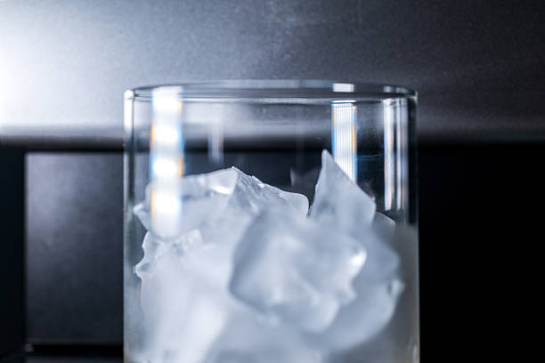 The crystal-clear ice cubes in the glass display an ultimate sense of coolness and pure beauty.