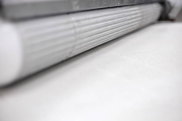 Metal roller with ribbed surface forming part of an industrial manufacturing machine