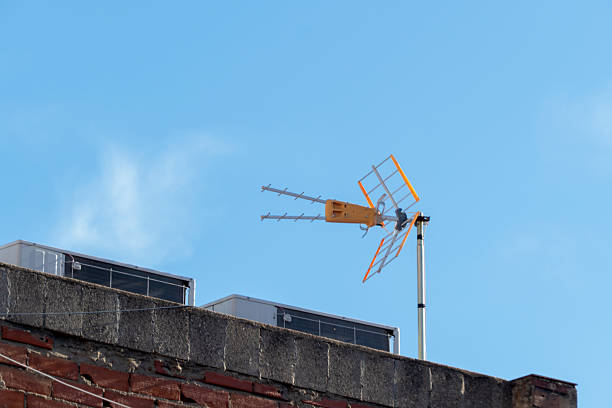 The image shows a high-gain outdoor directional TV antenna. It is engineered to receive over-the-air (OTA) digital and high-definition television signal