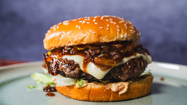Smoking Cheese Barbecue Burger with Onion Chutney