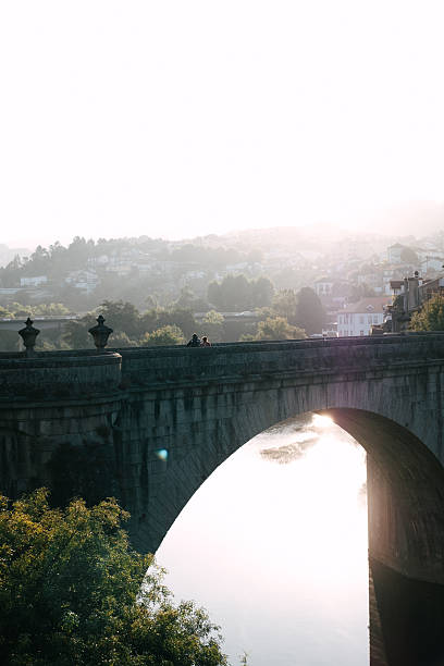 It spans the Estuary of Bilbao, linking the neighbourhoods of Bilbao La Vieja and Casco Viejo. It is the oldest bridge in the city, with the original bridge being opened before 1318.