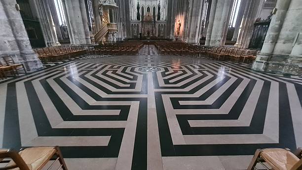 krásný panoramatický výhled na centrální labyrint katedrály v amiens - katedrála notre dame île de la cité - stock snímky, obrázky a fotky