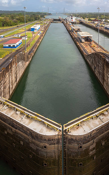 Exposure of the Gatun Locks while being inside them, coming from the Atlantic Ocean a cruise ship. The Gatun locks are at the north of the canal and are composed of two lanes and three lock chambers.