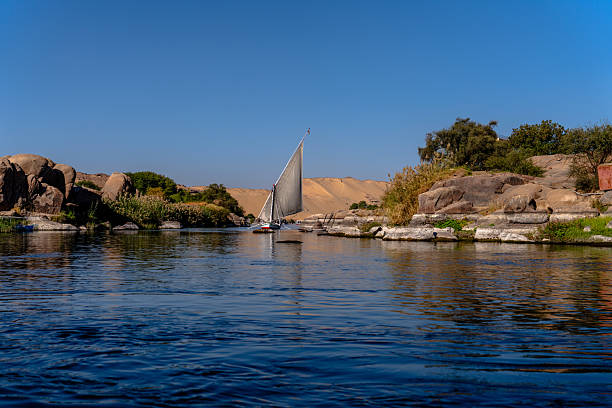 Niltal bei Assuan Ägypten mit regem Schiffsverkehr