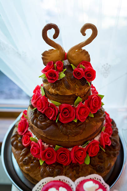 Beautiful naked wedding cake with flower decoration.