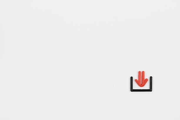 A lean download icon that embodies simplicity. The three-color composition on a white background intuitively conveys information organization and digital efficiency to the user.
