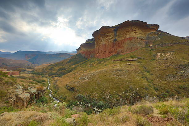 The park is a real highlight for visitors to the Free State. Popular attractions include the vast, colourful sandstone formations, which shine golden-yellow in the evening sun, and from which the area derives its name. Vegetation in the Golden Gate Nature Reserve consists mainly of wooded ravines, gullies and grasslands.