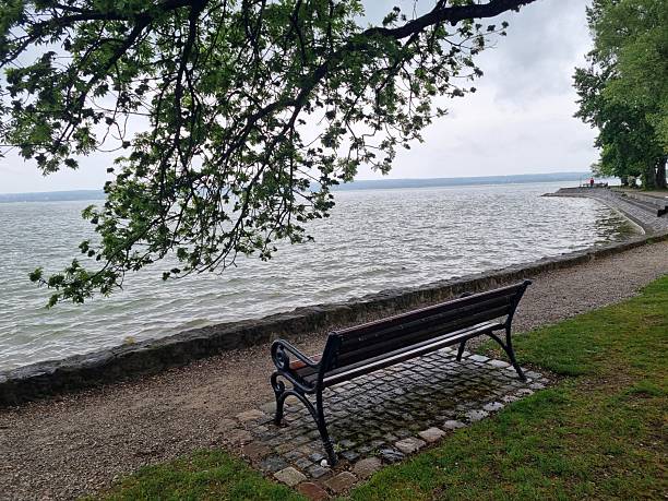 Nobody wants to sit on a bench by the lake promenade in this reiny and windy weather.