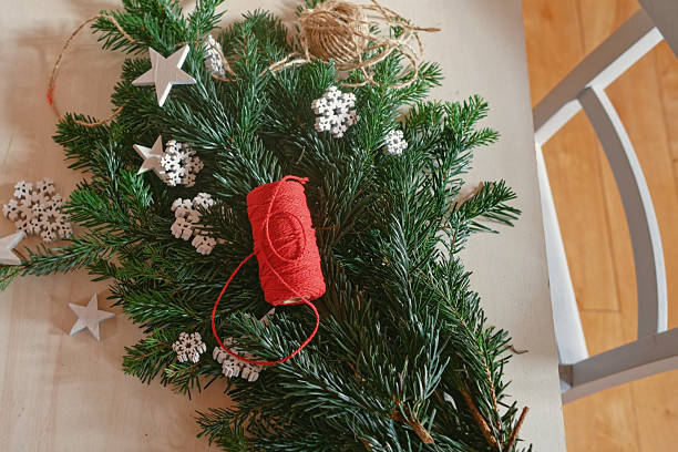 A magical moment to start setting up for Christmas at home, beginning with the tree and all the accessories needed to decorate for Christmas at home.