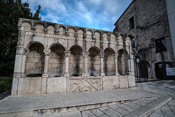Is an elegant public fountain, as well as a symbol, of the city of Isernia.