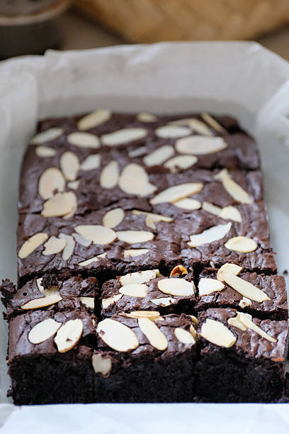 Market snacks made from flour and other ingredients in square shapes are called chocolate brownies