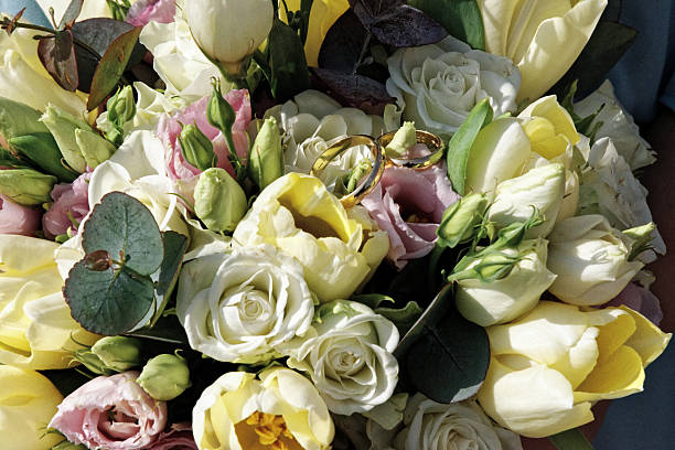 romantic, trendy and colorful bridal bouquet