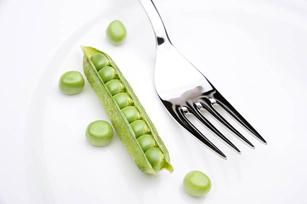 The variety produces large thin and tender pods which are good in salads.