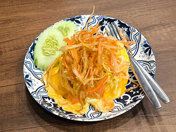 Omelet with Shredded Vegetables and Cucumber