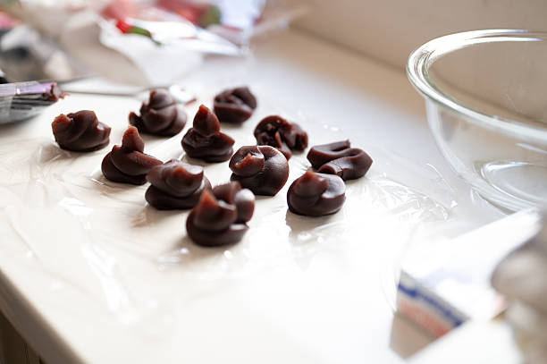 The bean paste is divided into portions for each daifuku.