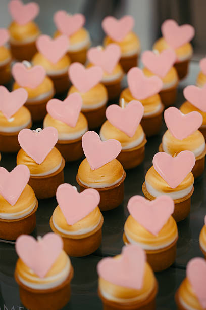 Little cakes, big love