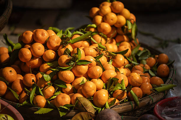 Mandarins sales on local market.