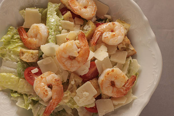 Proteinrich shrimp salad featuring crisp greens and creamy avocado