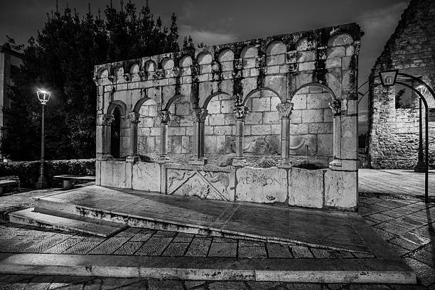 Is an elegant public fountain, as well as a symbol, of the city of Isernia.