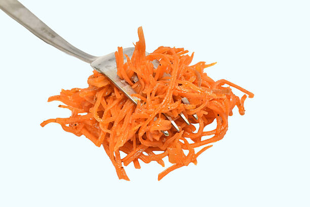 A salad of thinly sliced ​​carrots marinated in garlic, vegetable oil, vinegar and spices such as coriander, black pepper and red pepper.