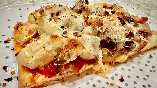 DELUXE VEGGIE FLATBREAD PIZZA SLICE