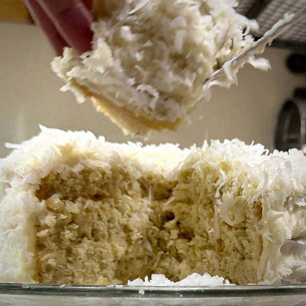 Cutting cake