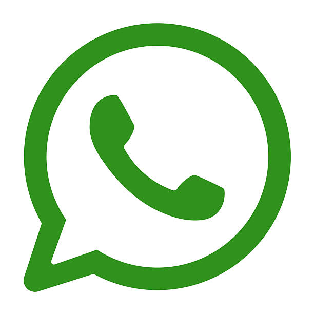 ilustraciones, imágenes clip art, dibujos animados e iconos de stock de icono verde de teléfono mensajero sobre fondo blanco - nombre de plataformas de mensajería en línea