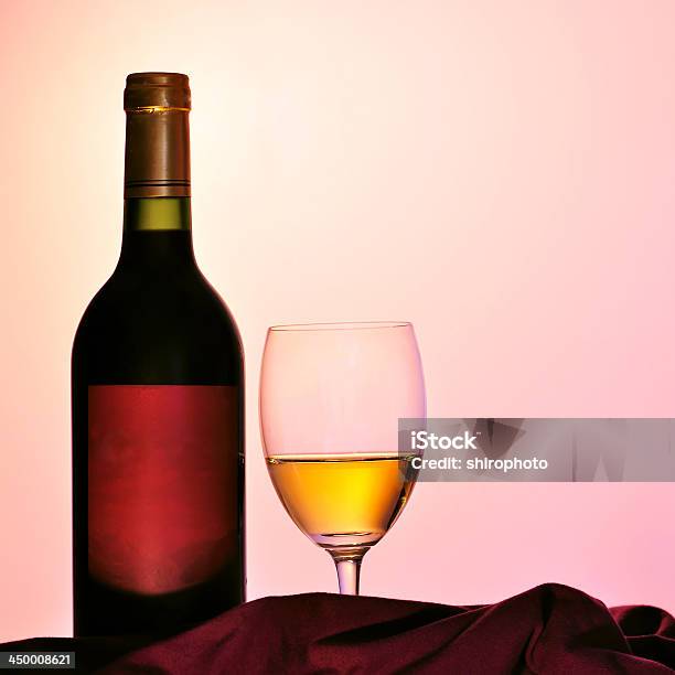 Photo libre de droit de Alcoolbouteilles De Vin banque d'images et plus d'images libres de droit de Alcool - Alcool, Alcoolisme, Aliments et boissons