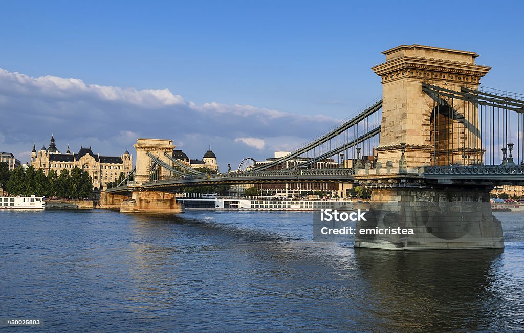 Szechenyi цепной мост в Будапеште - Стоковые фото Архитектура роялти-фри