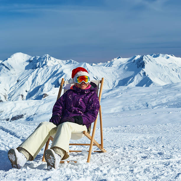 アプレススキー山々のクリスマス - apres ski lifestyles people blue ストックフォトと画像