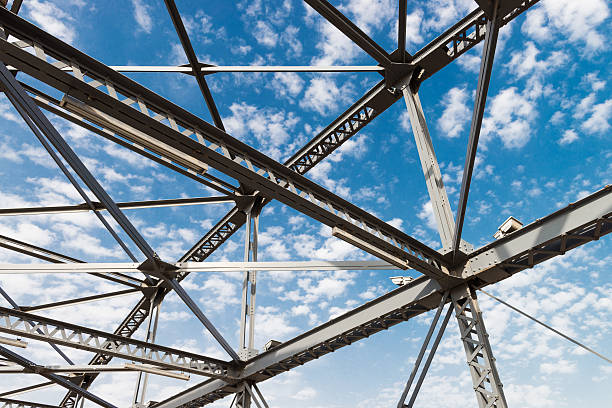 estructura de bastidor de acero - construction frame bridge built structure sunbeam fotografías e imágenes de stock