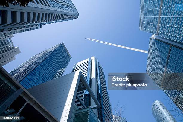 ジェット都市 - 商業地域のストックフォトや画像を多数ご用意 - 商業地域, 飛行機雲, コンクリート